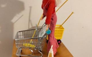 Barbie+ ostoskärry pyykkikori imuri ym. Dvd