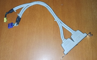 USB / FireWire adapteri bracket takapaneeliin
