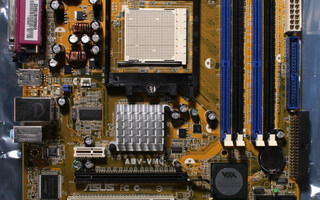 Tehdaskorjattu emolevy Asus A8V-VM, Socket 939, mATX