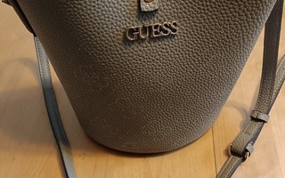 GUESS laukku