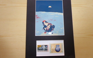 Apollo 11 Pop Art valokuva ja 1969 postimerkit paspiksessa