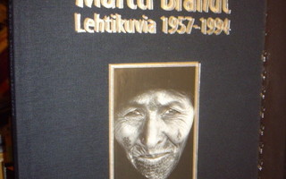 Martti Brandt : Lehtikuvia 1957-1994  ( 1 p. 2003 ) Sis.pk