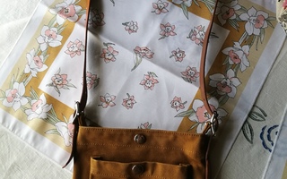 Marimekko-Pasi-kangaslaukku n.17x 17cm2 +nahkahihna, oranssi
