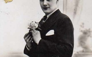 MIES / Tumma mies liituraitapuvussa ja ruusuja. 1930-l.