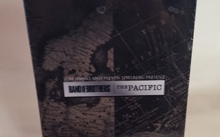 BAND OF BROTHERS + THE PACIFIC BOX  (UUSI)