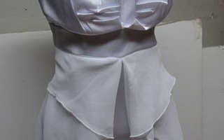 # Uusi valkea mekko, koko M #