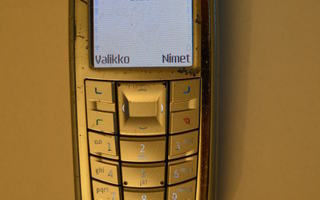Nokia 3120 harmaa peruskännykkä