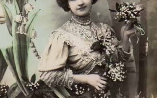 NAINEN / Kaunis tumma tyttö kielojen keskellä. 1900-l.