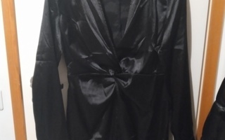 Uusi musta mekko koko L/40