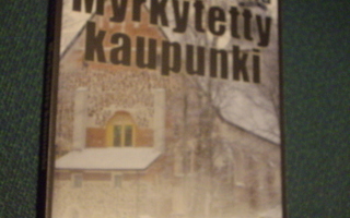 Hannes Markkula: Myrkytetty kaupunki (1p.2013) Sis.postikulu