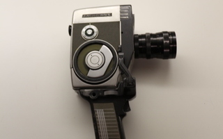 Retro kamera liikkuvien kuvien kuvaamiseen Yashica 8-E