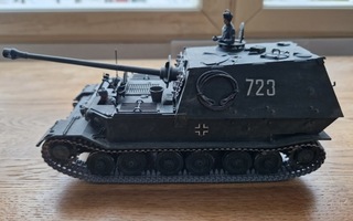 Tiger Elephant panssarivaunu koottu 1/35