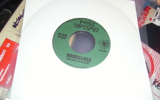 7" single : Puppa J Tasottavat :  Hourglass