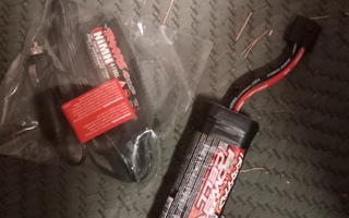 traxxas nimh 3000mah #2923X   akku ja laturi