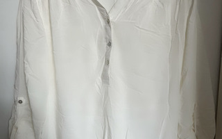 Valkoinen paita napeilla - S