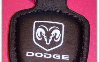 Pieni nahkainen Dodge avaimenperä