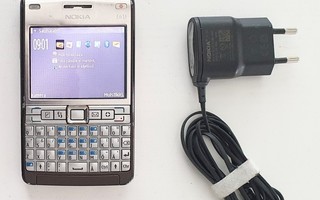 E61i-1 QWERTY toimiva ja kunnossa tarvikkeineen