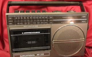 Vanha radio Rundig RR 225