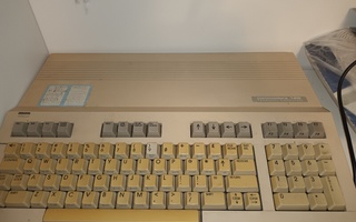 Commodore 128 tietokone