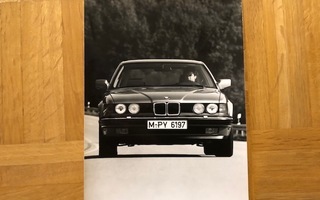 Lehdistökuva BMW E32 7-sarja