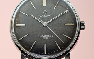 Omega Seamaster linen dial