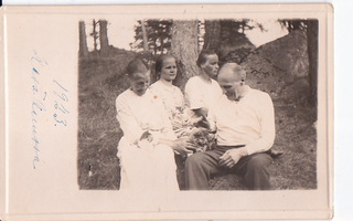 Valokuva Perhe+Koira Pentu+Kissanpoika 1923 Postikorttikoko