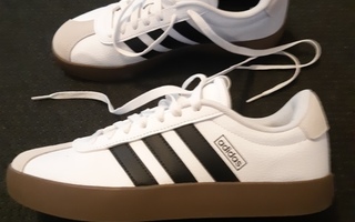 Adidas VL Court 3.0 tennarit uudehkot koko 40