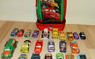 Disney Pixar Cars autoja 22kpl, säilytysreppu + Disney muki