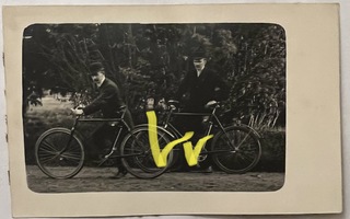 Valokuva Pyöräilijät 1910 Viipuri Lavola Onnelan kartano