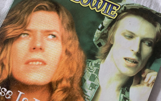 DAVID BOWIE : CLOSE TO THE GOLDEN DAWN