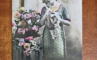 Nainen ja kukat kulk Ranska