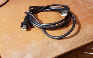 USB-kaapeli