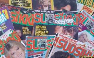 Suosikki-lehtiä vuosilta 1985 ja 1986.