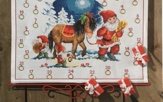 Ristipistomalli Söpö hevonen ja tonttu joulukalenteri