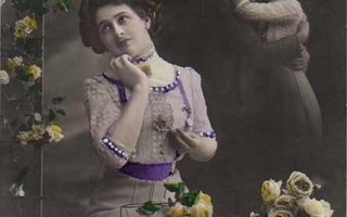 RAKKAUS / Ruusuköynnöksen alla haaveileva tyttö. 1900-l.