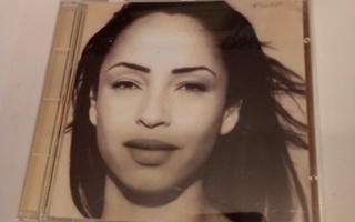 CD SADE: The Best Of Sade  ( Sis.postikulut )