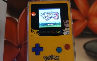 Gameboy color pikachu edition lcd näytöllä