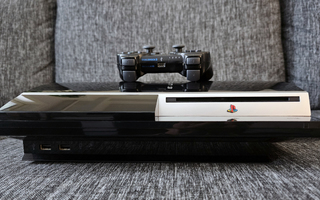 PS3 500gb, ohjain ja kasa pelejä