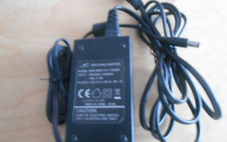 AC/DC adapter/adaptor/ Laturi. 12V.