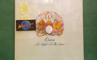 QUEEN - A NIGHT AT THE OPERA M-/M- LP