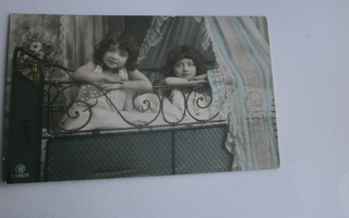 Valvotaan sitten, tyttöjä ei vaan nukuta, väripk, p. 1907