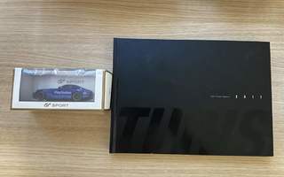 Gran Turismo Sport 2017 Collector's Book &  Mercedes-AMG GT