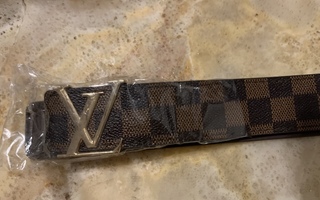 belt with letters L V
