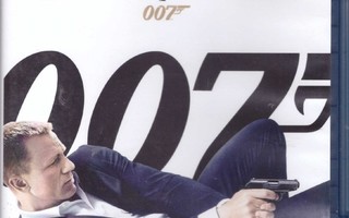 007 Skyfall (Daniel Craig, Javier Bardem, Naomie Harris)