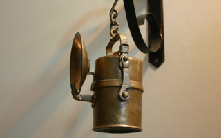Historiallinen museoluokan kaivoslamppu 1932 Rozbark Puola