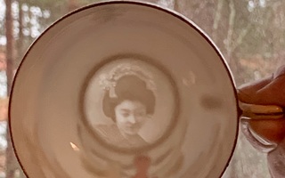 Vintage japanilainen teekuppi geisha pohjassa