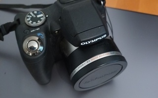 Olympus SP-590UZ