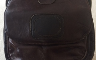 Ruskea nahkainen vintage käsilaukku