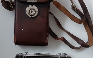 Vanha Kodak kamera + laukku