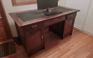 Kirjoituspöytä  vanha